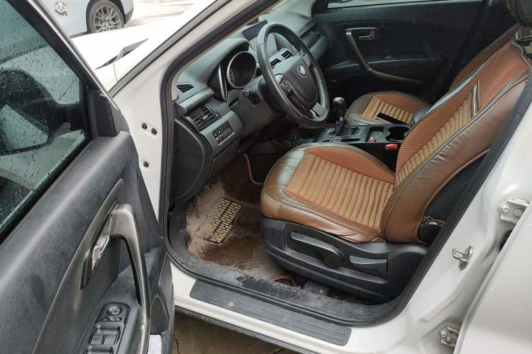 Used Bestune X80 2016 2.0L manual base trim
