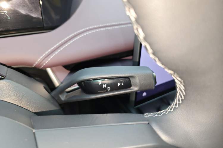 Used Xiaomi Auto SU7 2024 Rear-Drive Ultra-Long Range Advanced Pro-Level Intelligent Driving Version Gear Lever