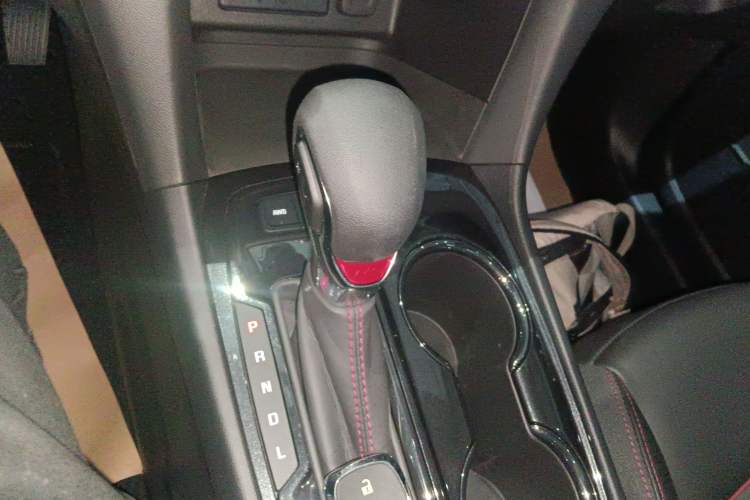 Used Chevrolet Equinox 2022 Light Hybrid 550T RS All-Wheel-Drive Smart Boundary Edition Gear Lever