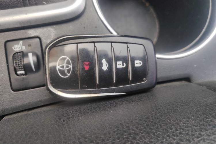 Used Toyota Highlander 2018 2.0T Four-Wheel Drive Luxury Edition 7 Seats China V Emission Standard
