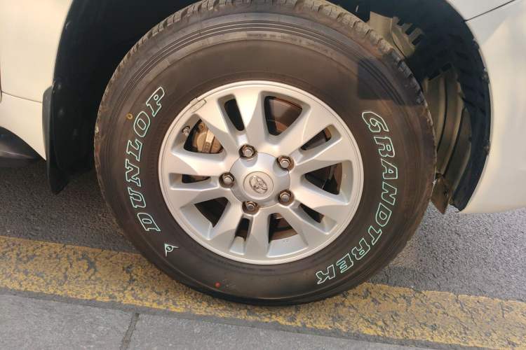 Used Toyota Land Cruiser 2010 4.0L Automatic VX Right Front Wheel Hub