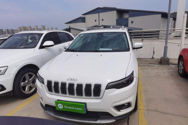 Used Jeep Cherokee 2019 2.0T Two-Wheel Drive Smart Enjoyment Version China V

