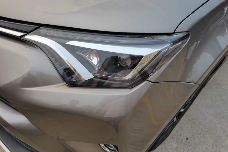 Used Toyota RAV4 2016 2.0L CVT Two-Wheel Drive Smart Edition China V Standard Left Front Headlight
