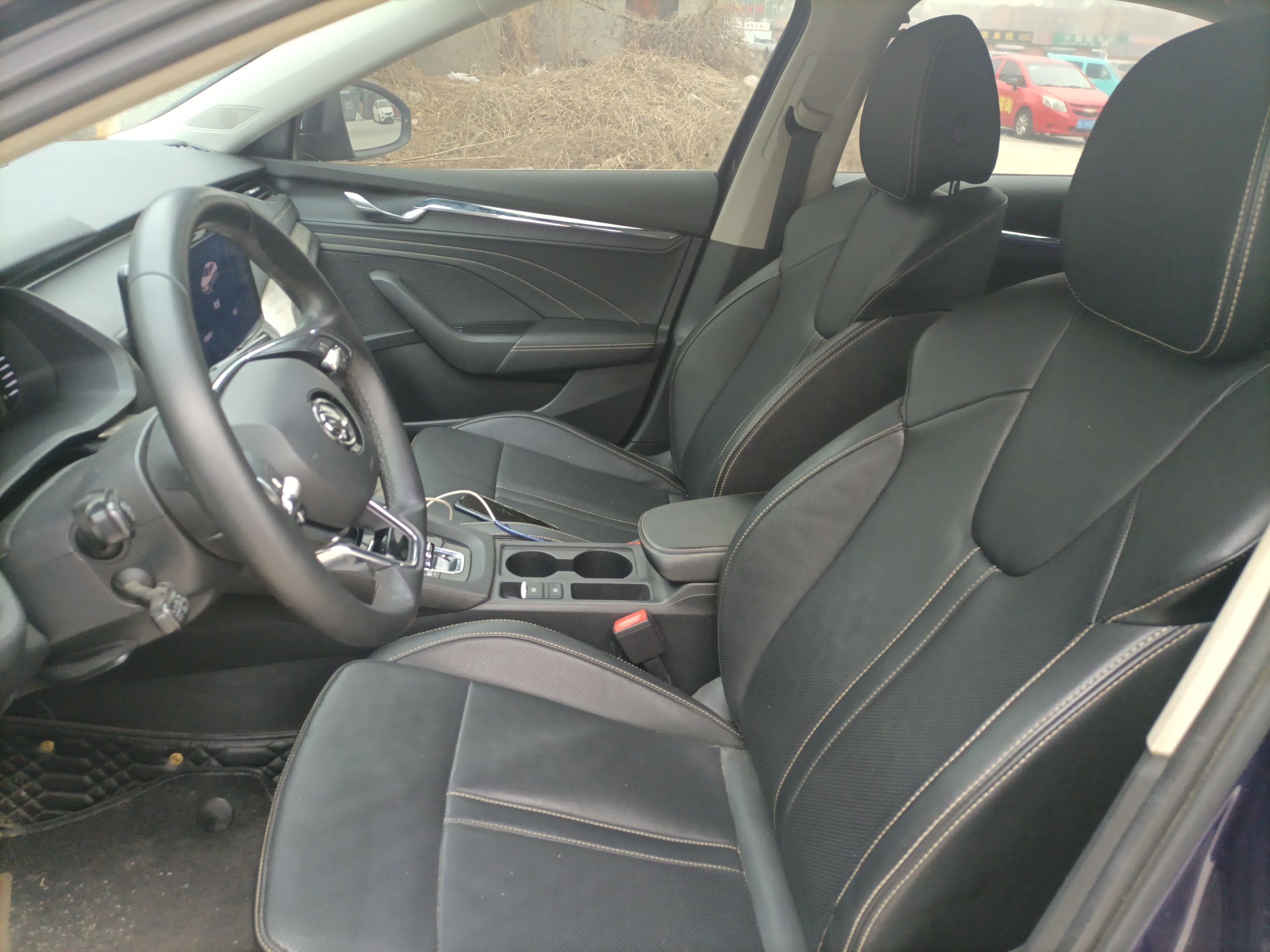 Переднее сиденье в автомобиле