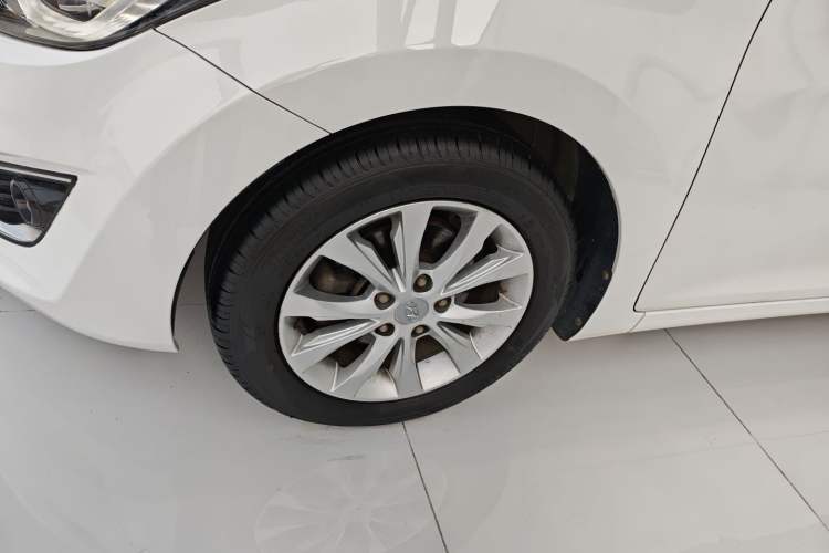 Used Hyundai Elantra (5th Generation / Langdong) 2016 1.6L Automatic Prestige Model Left Front Wheel Hub