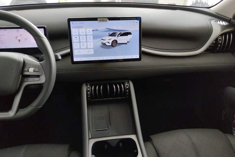 Used BYD Yuan PLUS 2025 Intelligent Driving Version 510 KM Beyond-Grade Edition Audio And AC Panel