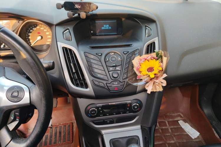 Used Ford Focus 2012 Sedan 1.6L Manual Fashion Edition
