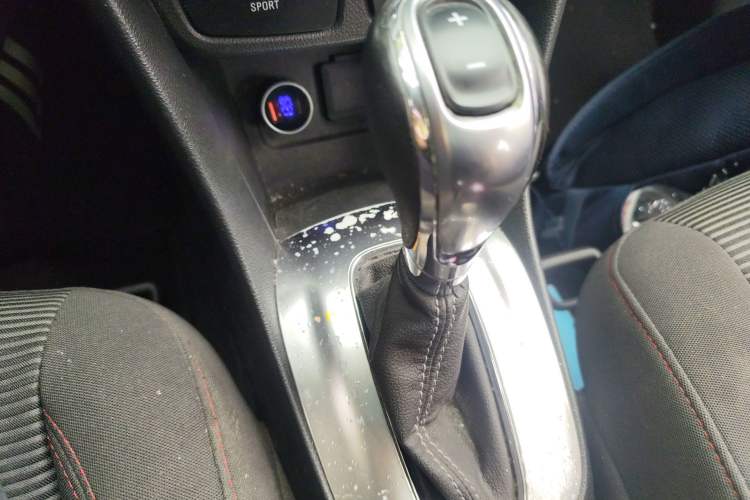 Used Buick Encore 2015 1.4T Automatic Two-Wheel Drive Urban Elite Version
