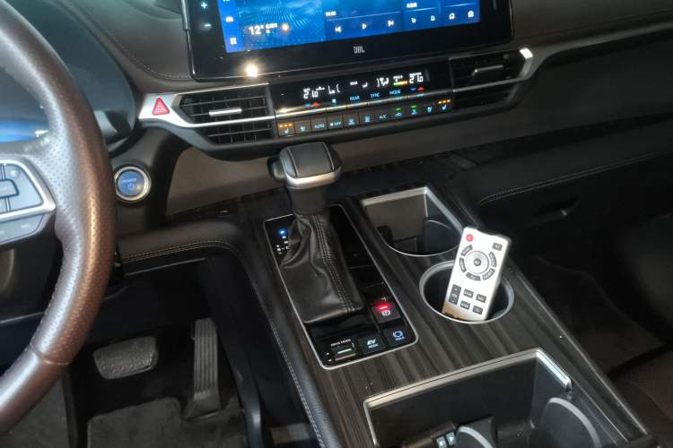 Used Toyota SIENNA 2021 2.5L Hybrid Platinum Edition
