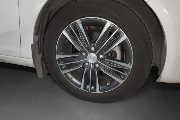 Used Peugeot 308 2016 1.6L Automatic Luxury Edition Right Front Wheel Hub
