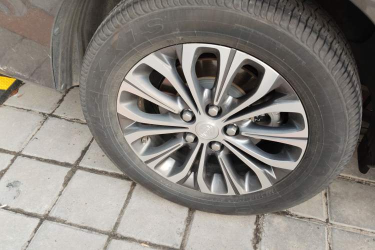 Used Buick GL8 2023 Facelifted Land Cruiser Executive Luxury Version