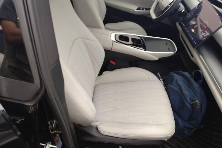 Used CHANGAN NEVO A07 2025 Pure Electric "True Fragrance" Edition 625 Flagship Model Right Front Seat