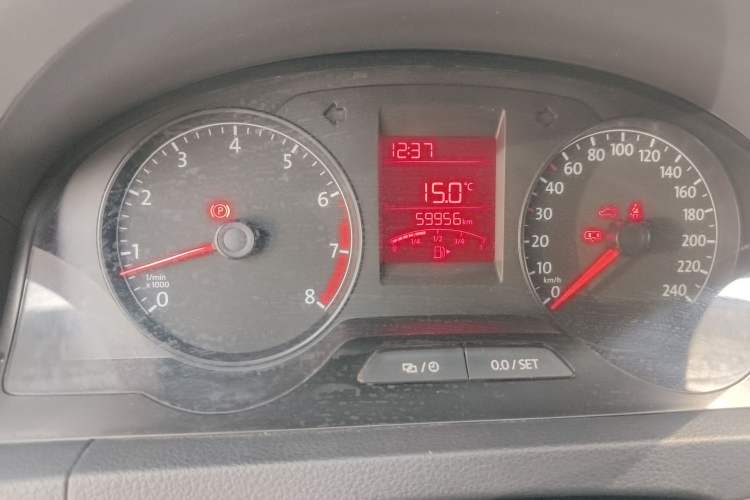 Used Volkswagen Santana 2015 1.6L Manual Fashion Edition Odometer Close Up