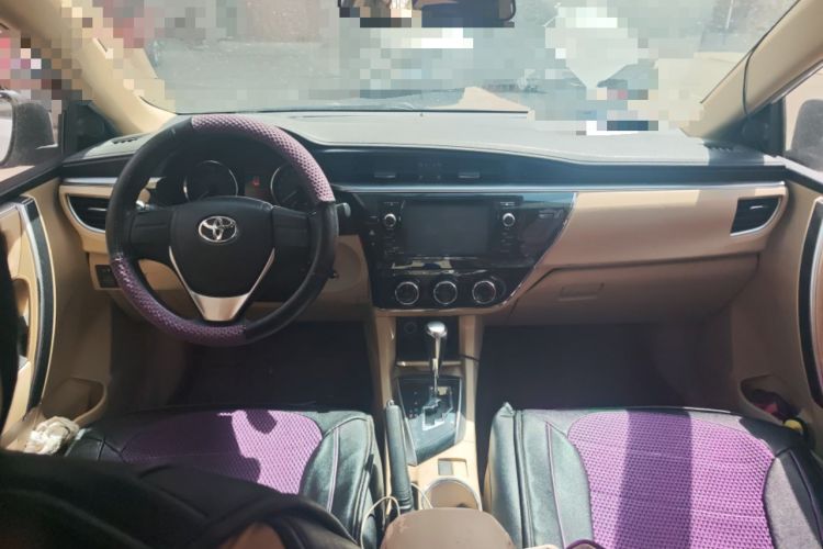 Used Toyota Corolla 2014 1.6L CVT GL-i Center Console