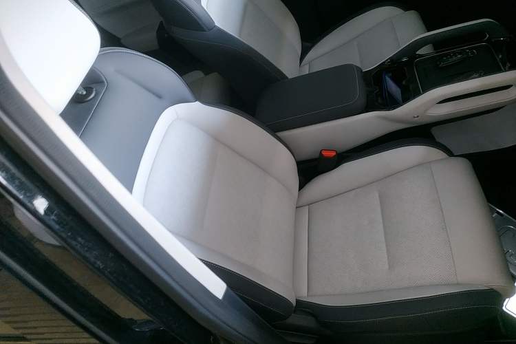 Used iCAR 03 2024 501km Range Two-Wheel Drive Long-Range Smart Trend Edition Right Front Seat