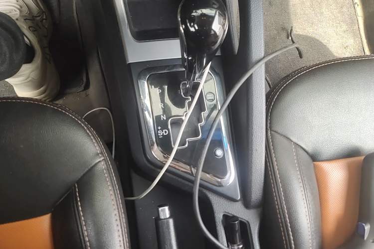 Used JAC Group Refine S3 2014 1.5L CVT Luxury Smart Model Gear Lever