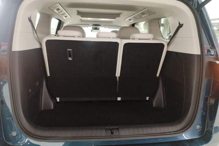 Used VOYAH Dream 2025 PHEV Four-Wheel Drive Prestige Kunpeng Edition
