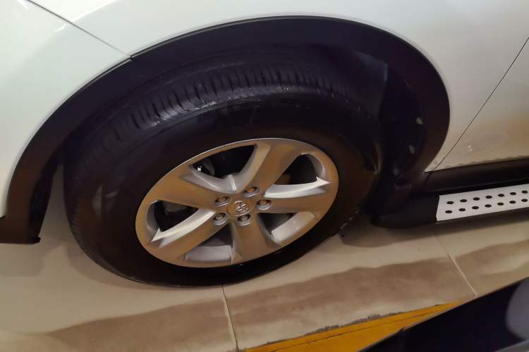 Used Toyota RAV4 2013 2.0L CVT Two-Wheel Drive Urban Edition Left Front Wheel Hub