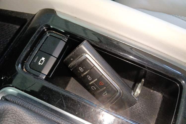 Used GAC Trumpchi GS7 2017 320T Two-Wheel-Drive Luxury Smart Connectivity Model
