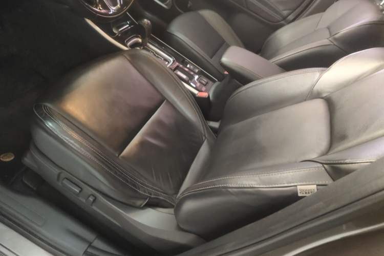 Used Mitsubishi Outlander 2019 2.4L Two-Wheel Drive ZhiXing Version 5 Seats China V Emission Standard
