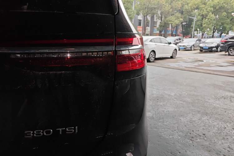 Used Volkswagen Viloran 2024 380TSI Luxury Edition
