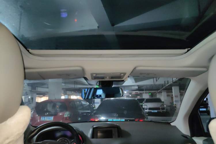 Used Renault Koleos 2013 2.5L Two-Wheel Drive Comfort Edition Headliner