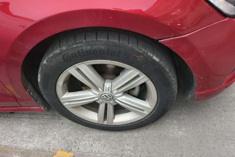 Used Volkswagen Lamando 2018 280TSI DSG Comfort Edition Right Front Wheel Hub