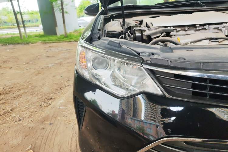 Used Toyota Camry 2016 2.0G 10th Anniversary Leading Edition Right Front Headlight