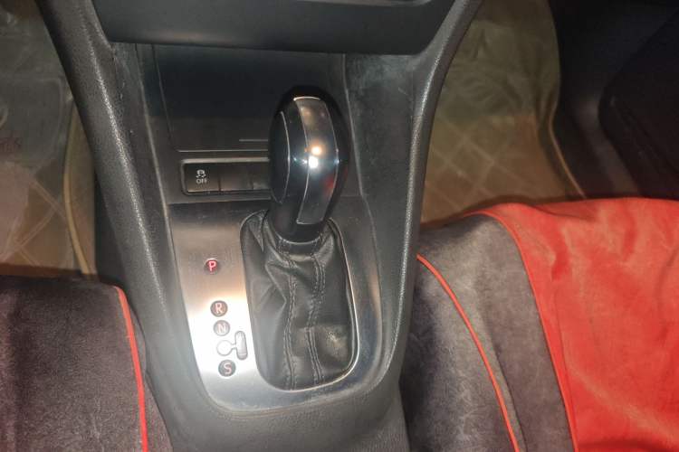 Used Volkswagen Golf 2012 1.6L Automatic Fashion Model