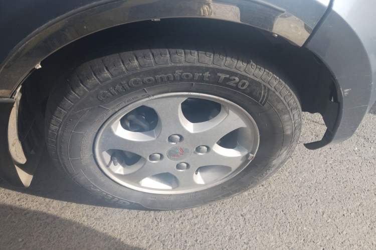 Used Wuling Hongguang 2010 1.4L Standard Version Right Front Wheel Hub