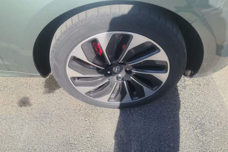 Used Hima AITO M5 2022 Extended-Range Four-Wheel Drive Flagship Edition Right Front Wheel Hub