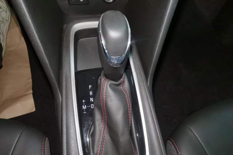 Used Chevrolet Monza 2020 Light Hybrid RS 330T Automatic Comfort Edition Gear Lever