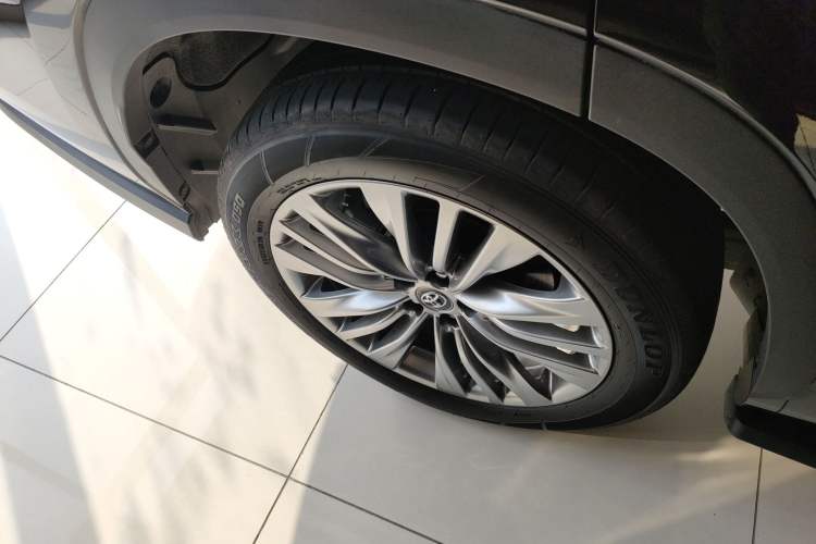 Used Toyota Highlander 2024 2.5L Smart Electric Hybrid Dual-Engine Four-Wheel Drive Prestige Version – 7 Seats