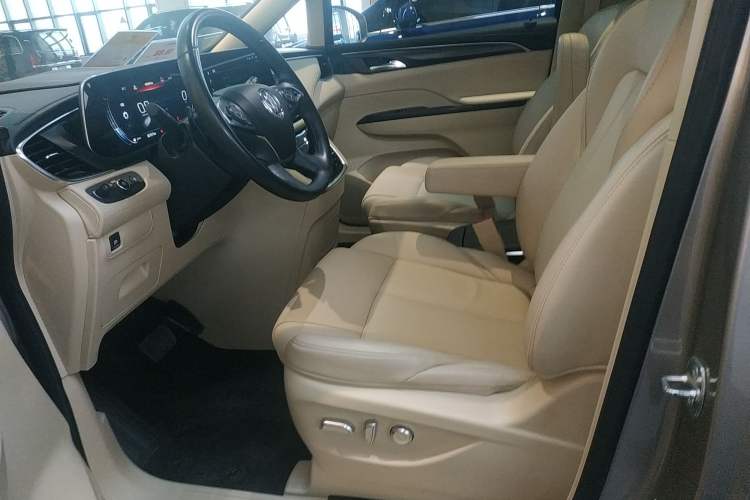 Used Buick GL8 2022 ES Landtrek 653T Luxury Edition