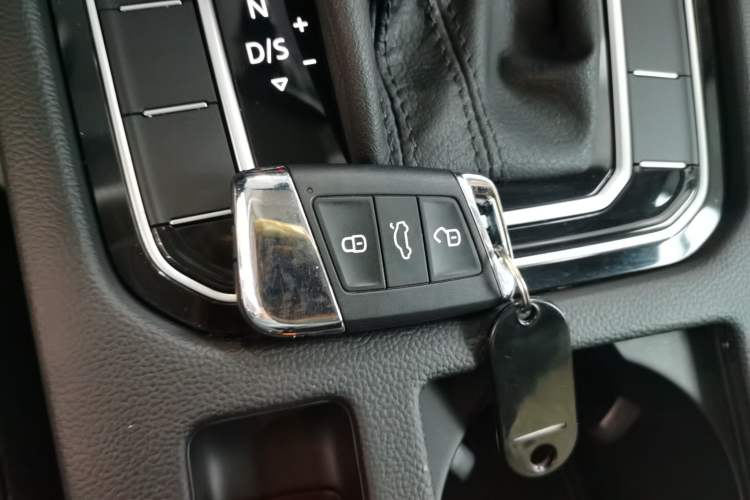 Used Volkswagen Magotan 2024 2 Million Units Zhongxiang Version 330TSI DSG Luxury Edition