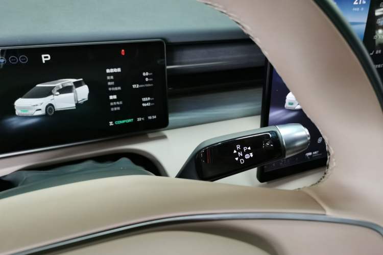 Used XPeng X9 2025 740 Ultra-Long Range Max Gear Lever