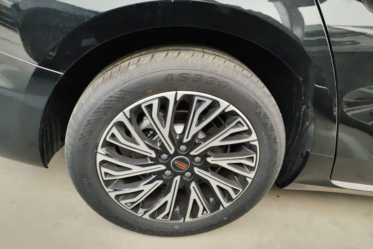 Used Hongqi H5 2025 2.0T Automatic Flag Edition – 500 000 Units Commemorative Version
