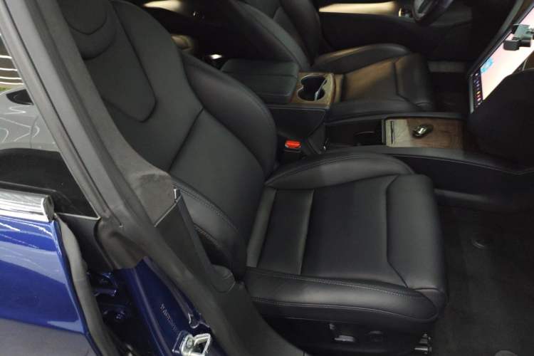 Used Tesla Model S 2019 Long-Range Version
