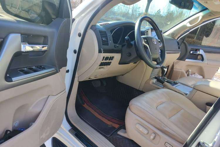 Used Toyota Land Cruiser 2012 4.6L Automatic VX-R Driver Seat