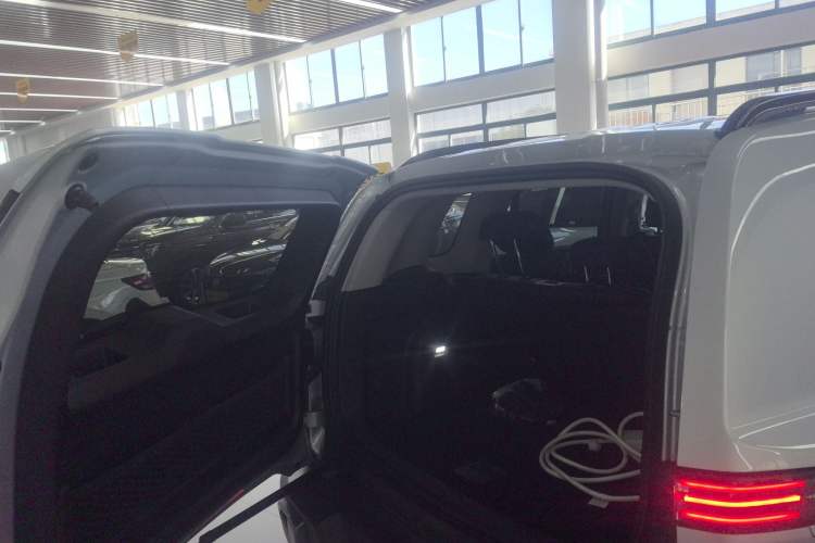 Used Formula Leopard Titanium 3 2025 501KM All-Wheel Drive Intelligent Driving Ultra Version Trunk