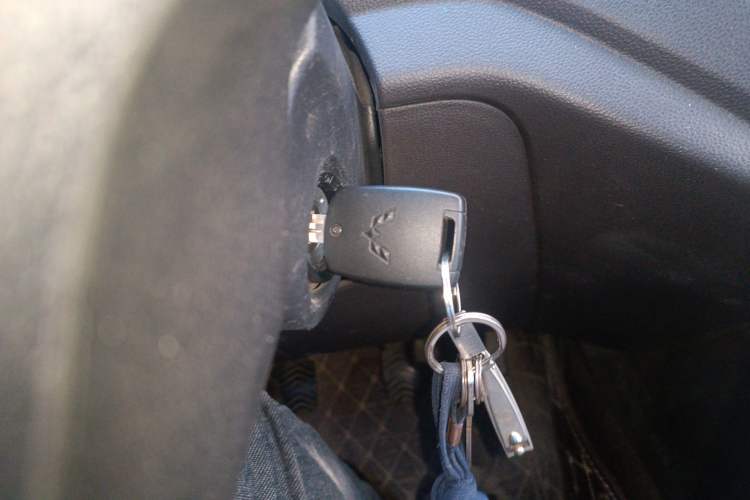 Used Wuling Hongguang V 2022 1.5L Jingqu Edition Electric-Assist LAR Vehicle Key