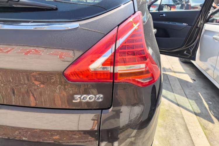 Used Peugeot 3008 2015 2.0L Automatic Classic Edition
