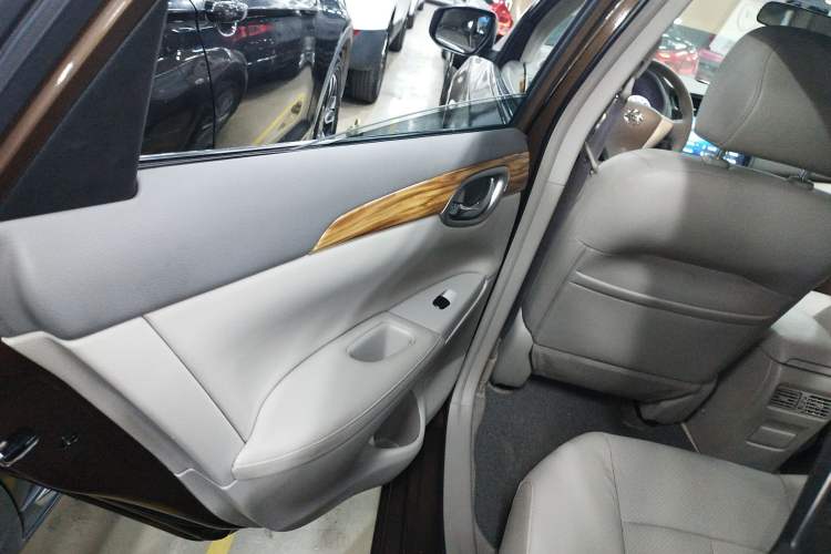 Used Nissan Sylphy 2014 1.6XV CVT Deluxe Edition