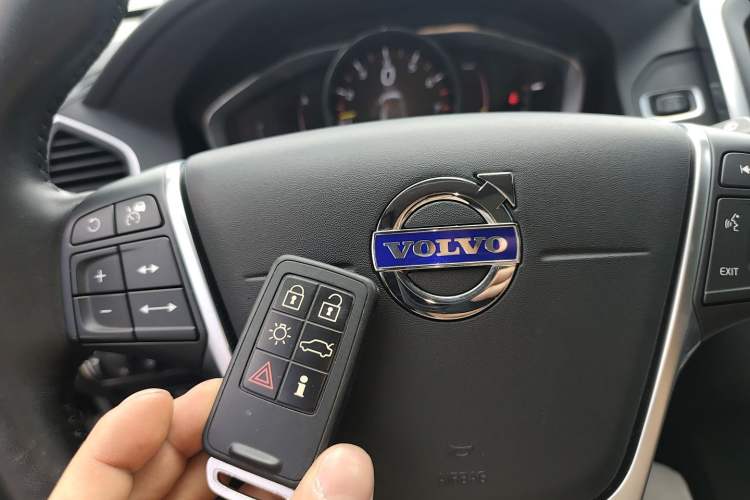 Used Volvo XC60 2017 T5 AWD Smart Upgrade Edition
