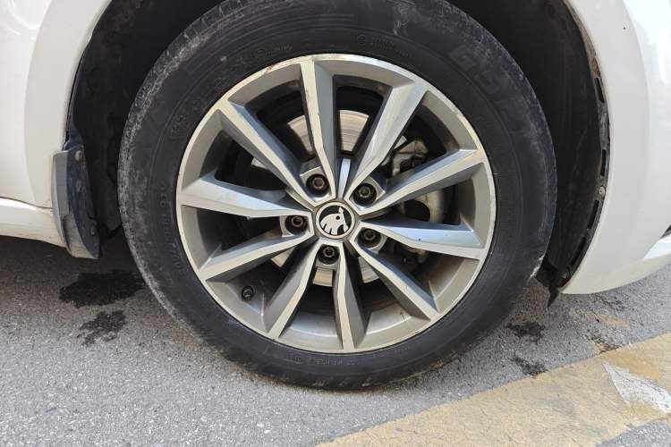 Used Skoda Octavia 2019 1.5L Automatic SmartDrive Comfort Edition China VI Standard Right Front Wheel Hub