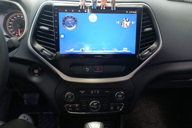 Used Jeep Cherokee 2020 2.0L Two-Wheel Drive Classic Sports Edition Audio And AC Panel