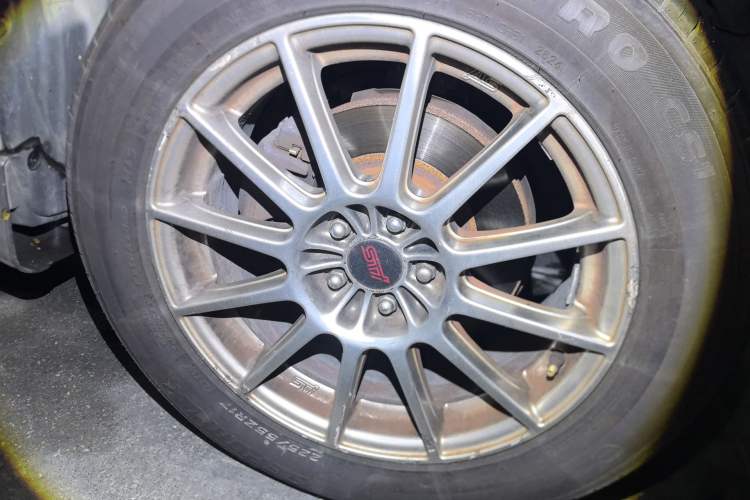 Used Subaru Forester 2011 2.5XS Automatic Luxury Edition Right Front Wheel Hub