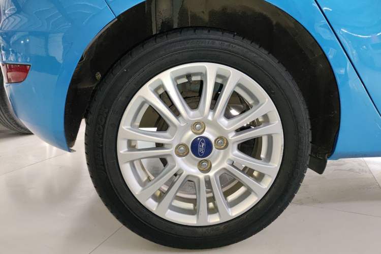 Used Ford Fiesta 2013 Hatchback 1.5L Automatic Fashion Edition Right Rear Wheel Hub