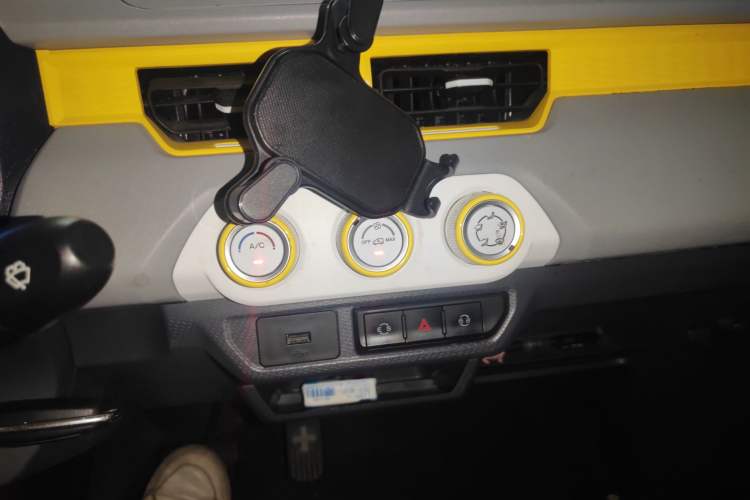 Used Chery QQ Ice Cream 2022 170km Sundae Phosphate Lithium-Ion