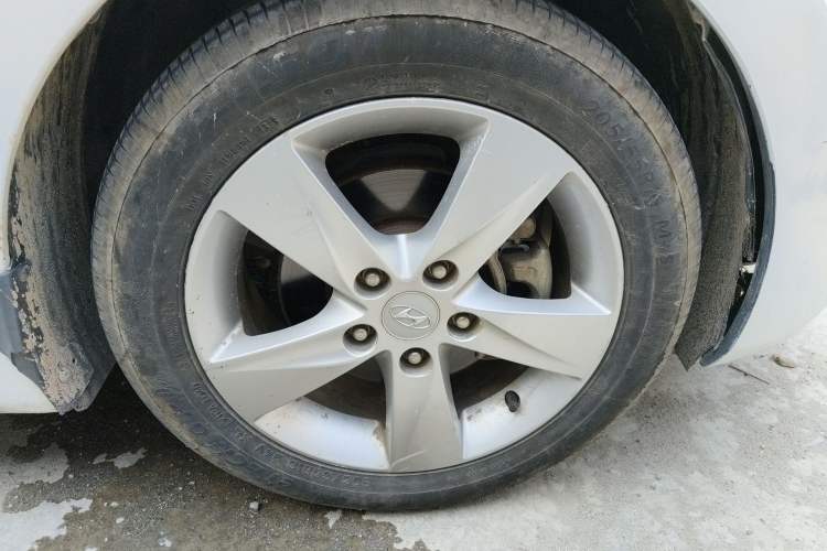 Used Hyundai Elantra (5th Generation / Langdong) 2012 1.6L Manual Leading Model Right Front Wheel Hub